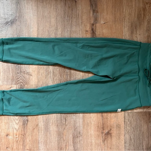 Vuori Green Daily Leggings - Picture 2 of 4